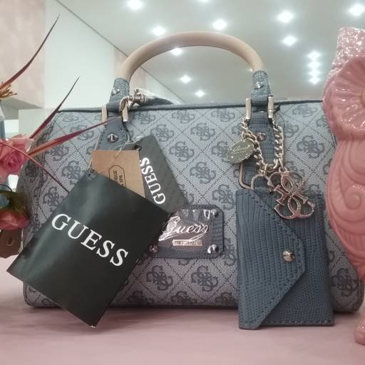 Bolsas Guess por Hanami Sakura Boutique Ltda