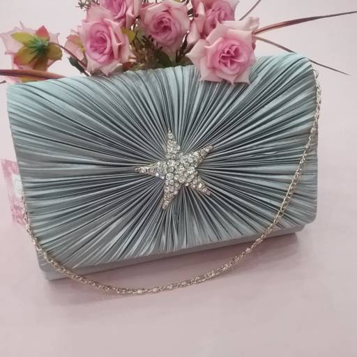 Bolsas para festas  por Hanami Sakura Boutique Ltda