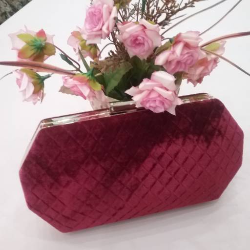 Bolsas para festas  por Hanami Sakura Boutique Ltda