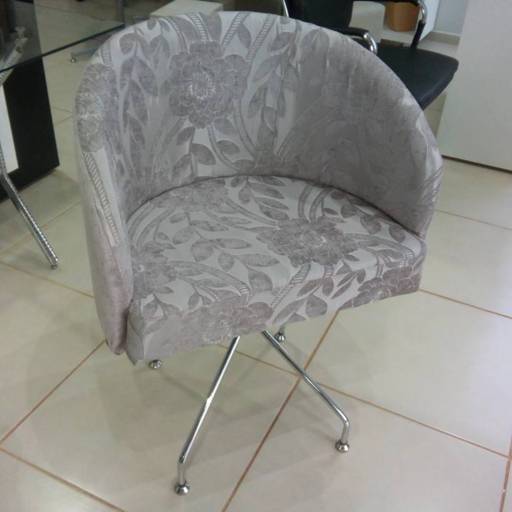Poltronas Estofadas por Griffee Móveis
