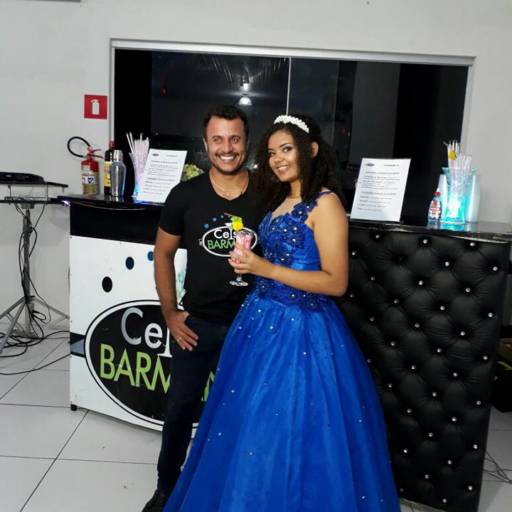 As melhores bebidas para a sua festa, com várias opções de cardápio e bares luxuosos! por Celso Barman