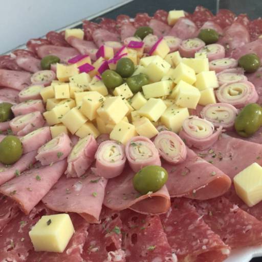 Tábua de frios e queijos  por Vicenzo Pré-Assada - Loja 01