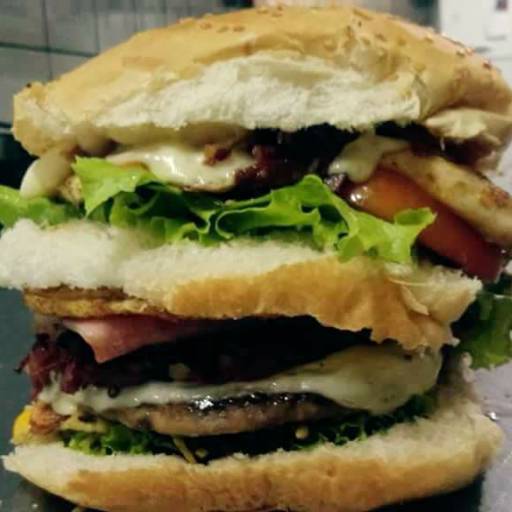 Hamburger caseiro ou Tradicional com 120 g !! por Maximu's Pizzas Esfihas e Lanches