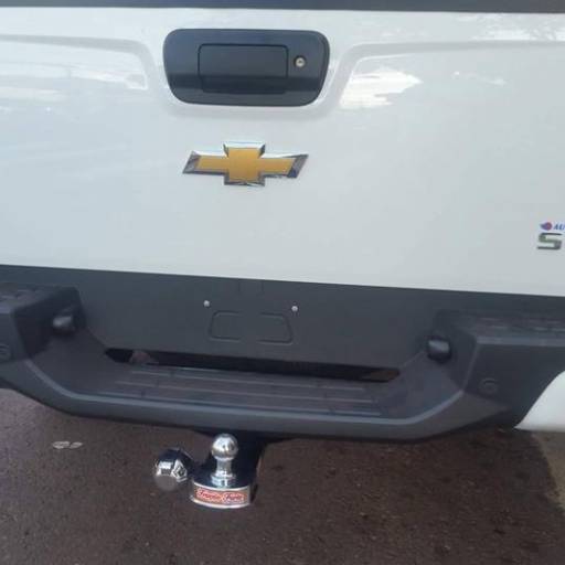 Estribo personalizado na cor branca e engate reforçado com tração de 1200kg para S-10 2017!