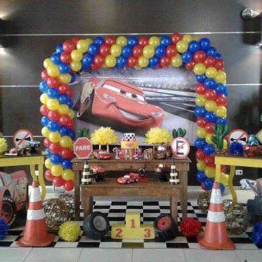 Festa Linda com o Tema: Carros por Buffet planeta kids