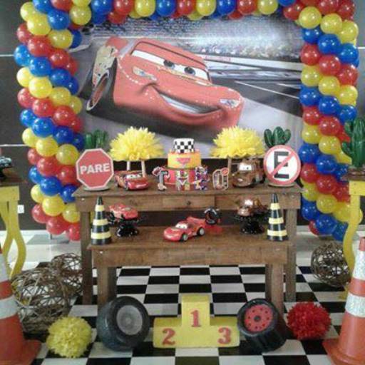 Festa Linda com o Tema: Carros por Buffet planeta kids