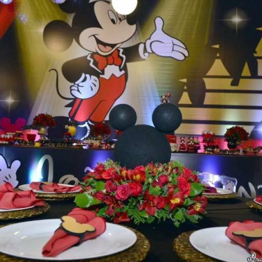 Festa Linda com o Tema: Teatro do Mickey "Dreams Come True" por Buffet planeta kids