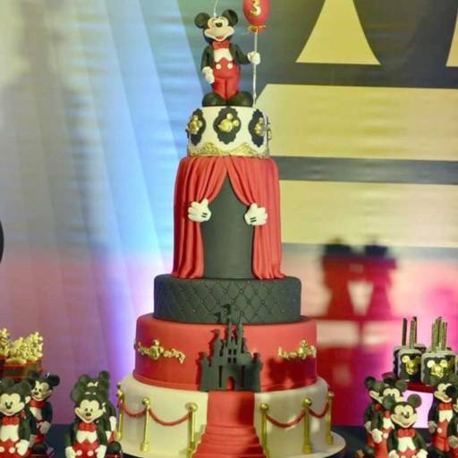 Festa Linda com o Tema: Teatro do Mickey "Dreams Come True" por Buffet planeta kids