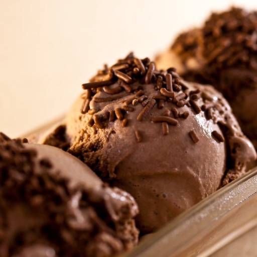 Sorvetes em bola de chocolate