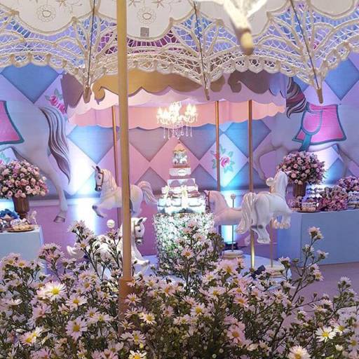 Festa Linda com o Tema:  Carrossel Encantado !!!  por Buffet planeta kids