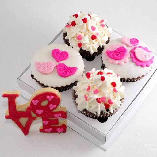 BOLOS E DOCES por Doce Maria - Docinhos & Cupcakes