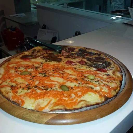 Comprar o produto de Pizza em Alimentos e Bebidas pela empresa Pizzaria Di Pietro em Aracaju, SE por Solutudo