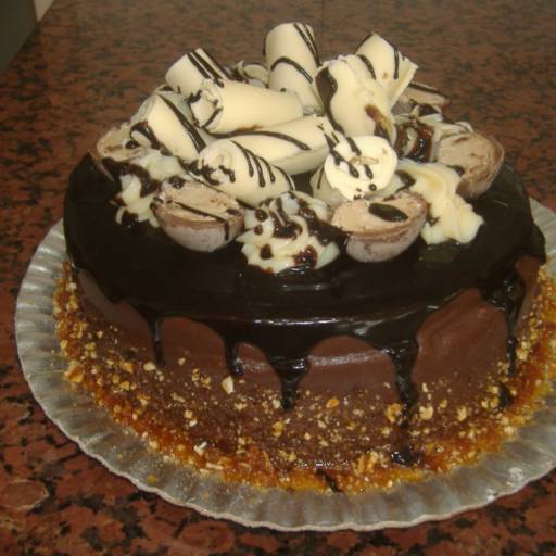Torta bombom crocante por Baviera Haus
