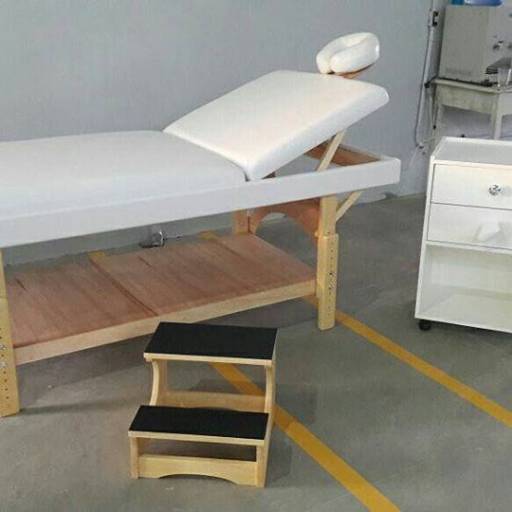 MESA DE MASSAGEM FIXA ARTICULADA por Maju Estética