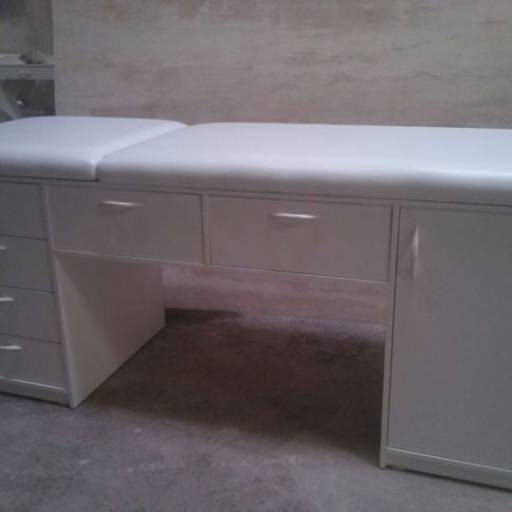 MESA MÉDICA COM 6 GAVETAS E 1 PORTA por Maju Estética