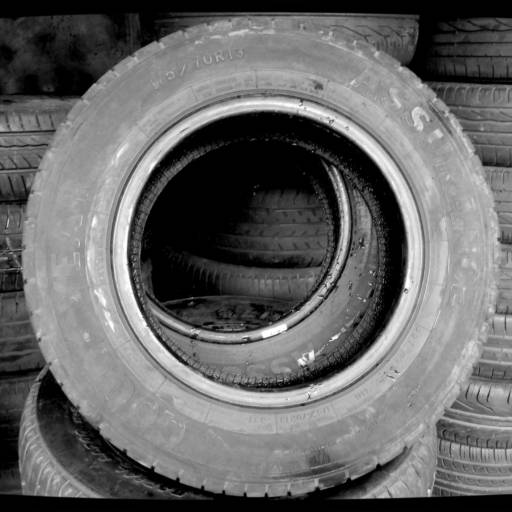 Pneu usado 175/70/13 a partir de 50 reais por Borracharia Salvador