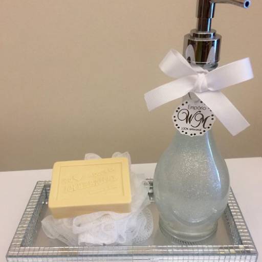 Sabonete em barra com o Sabonete Líquido com glitter.