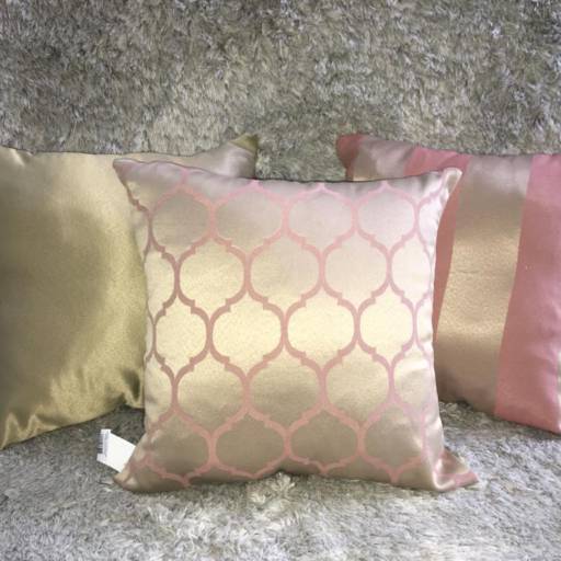 Capas diversas de Jacquard  em Osasco, SP por Madalena Decoraçoes