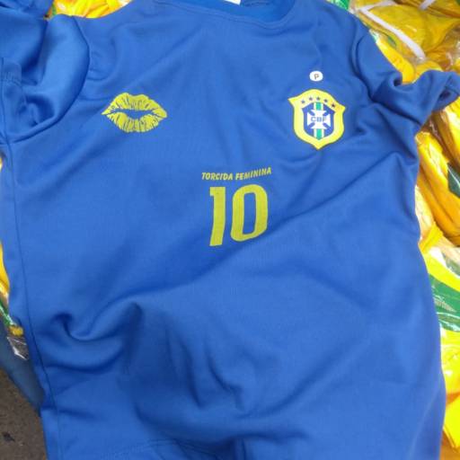 Camiseta Feminina por Imports Brazil