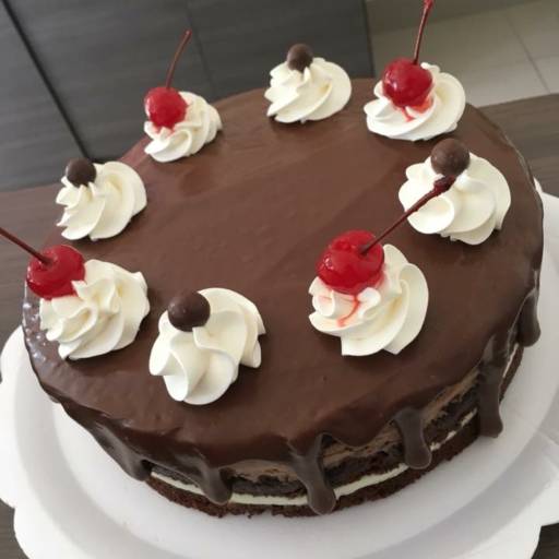 Bolo mousse com ninho 40Kg por Gi Doces