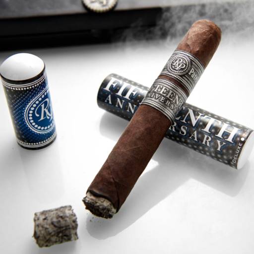 15th Anniversary por H Premium Tobacco