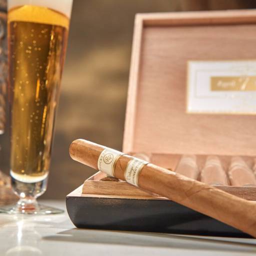 Vintage 1999 por H Premium Tobacco