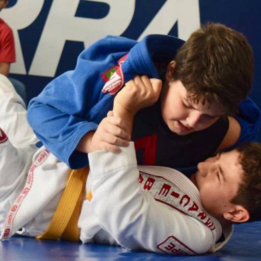 GB Kids por Academia Gracie Barra