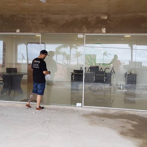 Adesivagem de portas, janelas, vidros, etc... por LS Printer