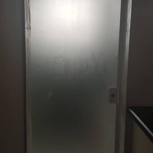 Adesivagem de portas, janelas, vidros, etc... por LS Printer