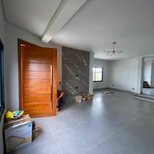 Construção Residencial de alto padrão em Riviera de Santa Cristina XIII, SP por RV Engenharia e Construção