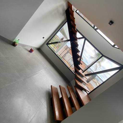 Construção Residencial de alto padrão em Riviera de Santa Cristina XIII, SP por RV Engenharia e Construção