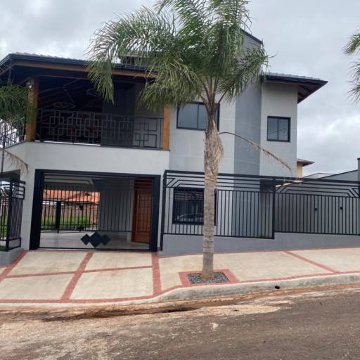 Construção Residencial de alto padrão em Riviera de Santa Cristina XIII, SP por RV Engenharia e Construção