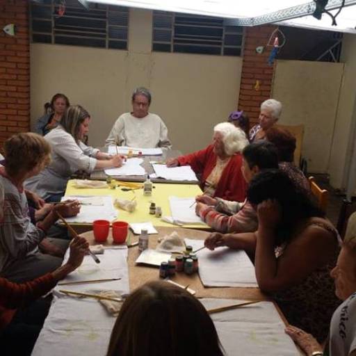 Dia de Pintura em pano com Rosilane Cardoso Maeda por Residencial Geriátrico Bem Estar