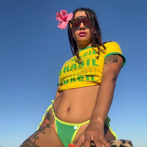 Muito prazer meu nome é Micky Sou Argentina ???????? tenho 25 anos, massoterapeuta certificada, especializada em diversas técnicas, incluindo massagem tântrica, relaxante, nuru e prostática. 