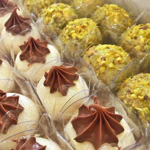 Brigadeiro Gourmet Ninho com Nutella e Brigadeiro Gourmet de Pistache por Le Confetti Doceria Gourmet