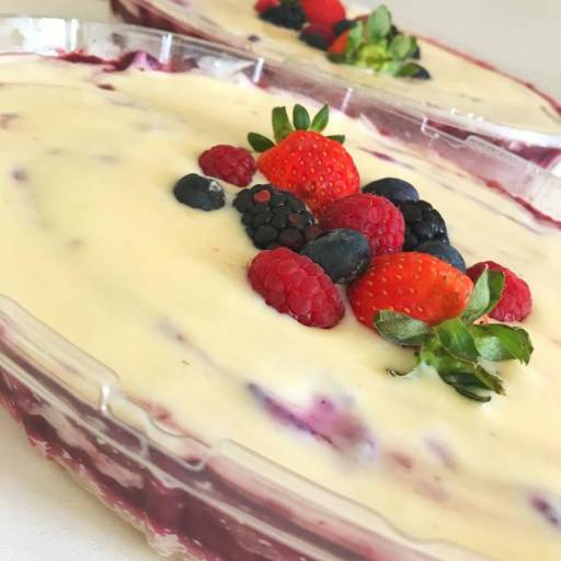 Travessa Ninho com Frutas Vermelhas