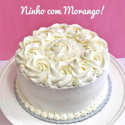  Bolo de Ninho com Morango por Le Confetti Doceria Gourmet