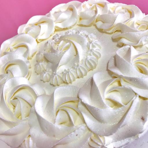  Bolo de Ninho com Morango por Le Confetti Doceria Gourmet