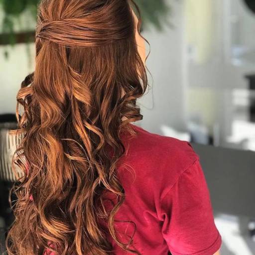 Penteado por Salão Deixa Cachear