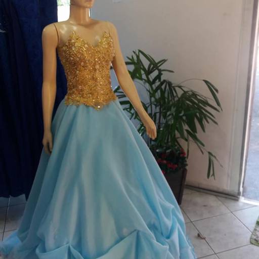 Comprar o produto de Debutante dourado e azul tifany em Trajes para Festa pela empresa Vitória Noivas em Bauru, SP por Solutudo