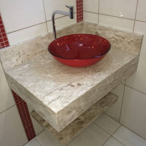 Lavatório de mármore Travertino com Cuba de vidro vermelho por Marmoraria Bahia