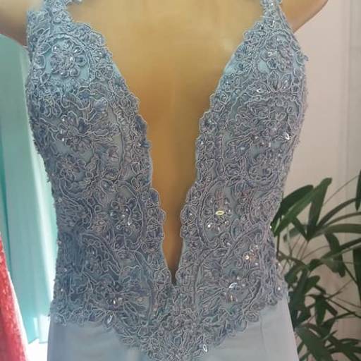 Comprar o produto de Vestido Azul claro  em Madrinhas pela empresa Vitória Noivas em Bauru, SP por Solutudo