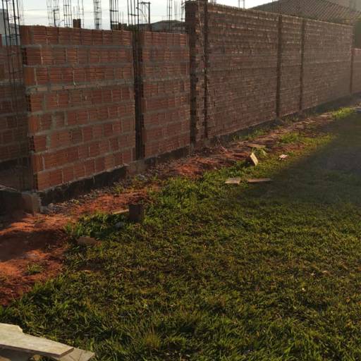 Comprar o produto de Muros em Construção pela empresa Junior Construtor  em Araçatuba, SP por Solutudo