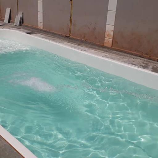Piscina Branca por Club Piscinas Araçatuba