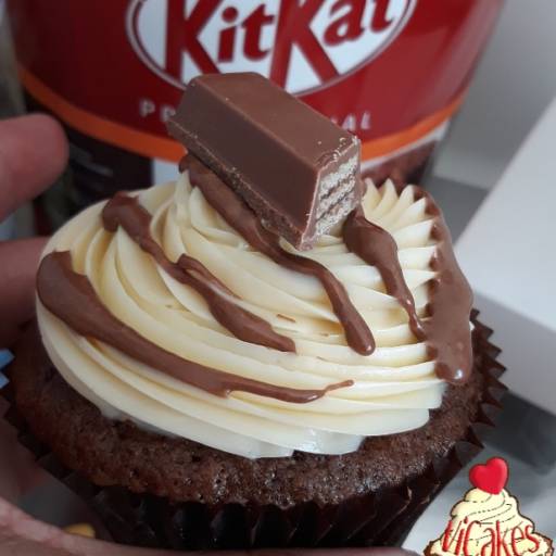 Cupcake de Ninho com Kit Kat por Vicakes Doces Gourmet 