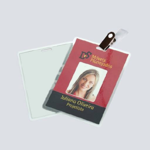 Crachá Plastificado - 6x9cm por Dagra Soluções Gráficas 