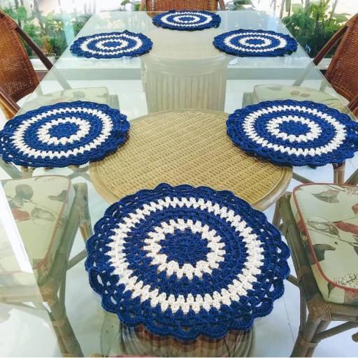 Sousplat Azul e Cru por Artesanato da Claudinha 