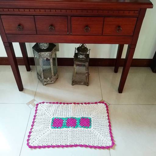 Tapete Rosa e Cru por Artesanato da Claudinha 