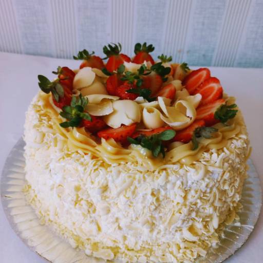 Bolo confeitado (kg) em Jundiaí, SP por Dillana Salgateria & Confeitaria Bolo confeitado (kg) em Jundiaí, SP por Dillana Salgateria & Confeitaria