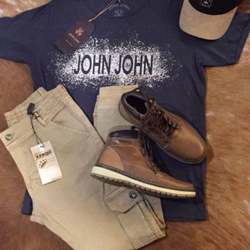 Camiseta, Calça, Sapato e Acessórios